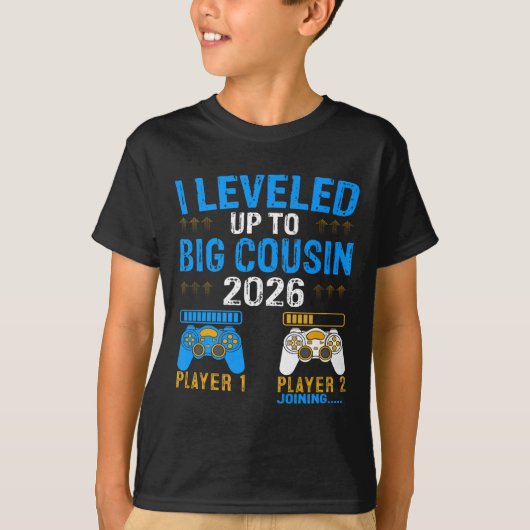 Leveled tot Big Cousin 2026 gepromoveerd naar Futu T-shirt (Voorkant)