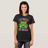 Leveled Up To 1st Grade Gamer Back To School Stude T-shirt (Voorkant volledig)