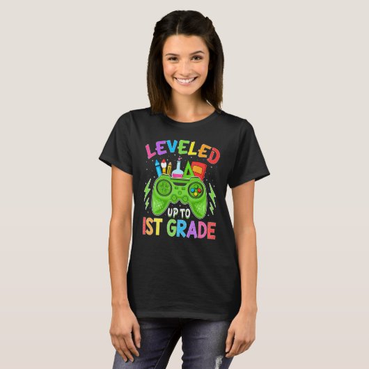 Leveled Up To 1st Grade Gamer Back To School Stude T-shirt (Voorkant volledig)