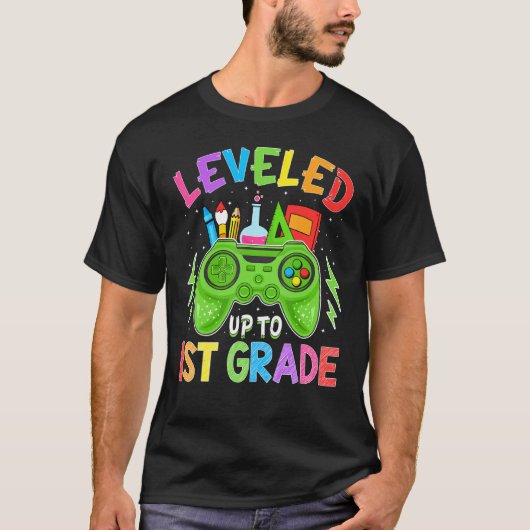 Leveled Up To 1st Grade Gamer Back To School Stude T-shirt (Voorkant)