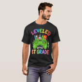 Leveled Up To 1st Grade Gamer Back To School Stude T-shirt (Voorkant volledig)