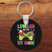 Leveled Up To 1st Grade Gamer First Day Boys Ck To Sleutelhanger (Voorkant)