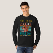 Leveled Up to Bonus Dad 2023 New Stepdad Gamer T-shirt (Voorkant volledig)