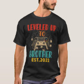 Leveled Up To Brother Est 2022 Gamer Expecting Ba T-shirt (Voorkant)