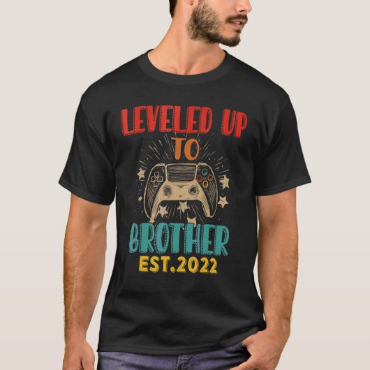 Leveled Up To Brother Est 2022  Gamer Expecting Ba T-shirt (Voorkant)