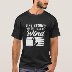 Leven Begint Als Er Wind Is Kitesurfen Kiteboa T-shirt