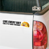 LEVEN ELKE DAG ZOALS HET TUSSENDAG IS BUMPERSTICKER (Op Truck)