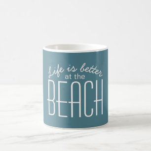 Leven is beter bij het strand typografie citaat koffiemok