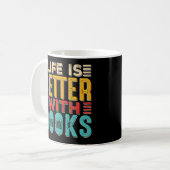 Leven is beter met boeken zwarte mok (Voorkant links)