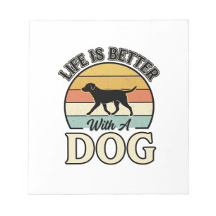 Leven is beter met een hond vintage shirt ontwerp_ notitieblok