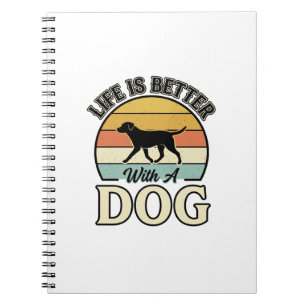 Leven is beter met een hond vintage shirt ontwerp_ notitieboek