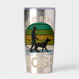 Leven is beter met honden Retro Sunset T-shirt  Geïsoleerde Drinkbeker