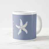 Leven is beter strand blauw wit zeester grote koffiekop (Voorkant rechts)