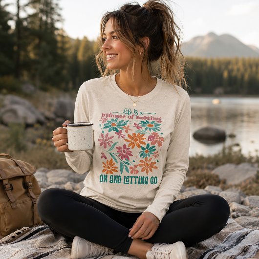 Leven is een evenwicht bloemig Tri-Blend shirt