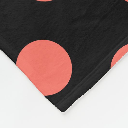 Leven van koraalpolka-stippen op zwart fleece deken (Hoek)