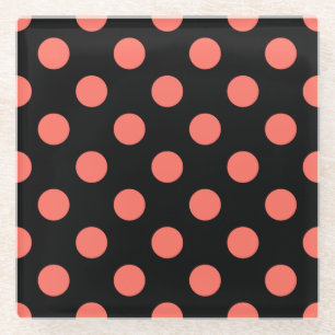 Leven van koraalpolka-stippen op zwart glazen onderzetter