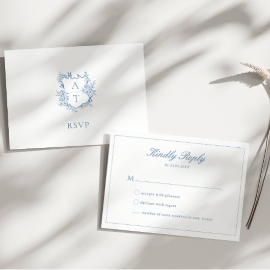 Levend blauwe script crest monogram RSVP kaart