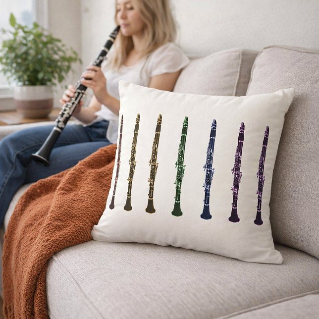 Levend Klarinet Orkest Band Muziek Kussen (A throw pillow with a rainbow lineup of clarinets in red, orange, yellow, green, purple, blue & pink)