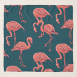 Levend koraal flamingo patroon sjaal<br><div class="desc">Vectorpatroon met handgetekende flamingos in levende koraalkleur op donkerblauwe achtergrond.</div>