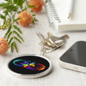 Levend oneindig met regenboogvlinder op zwart sleutelhanger (Zijkant)