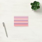 Levende koraal-, rode en violetstrepen post-it® notes (Kantoor)