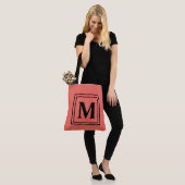 Levende koraalkleur van het jaar tote bag (Op model)