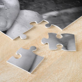 Levende mol in hand die dierlijk zwart wit glimlac legpuzzel (Zijkant)