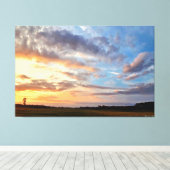 Levende zonsondergang boven open veld 1 canvas afdruk (Insitu (Houten vloer))