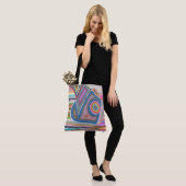 Levendig Abstract Geometrisch Gestreept Patroon Tote Bag (Op model)