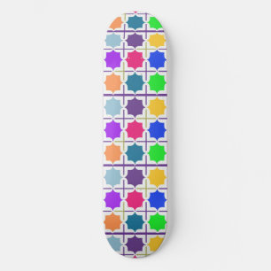 Levendig abstract geometrisch patroon in felle kle persoonlijk skateboard