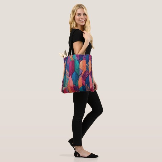 Levendig abstract patroon overlappende geometrisch tote bag (Op model)