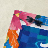 Levendig blauw zwembad & bloemen  strandlaken (In situ)