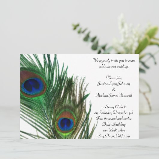 Levendig en elegant White Peacock Wedding Kaart (Staand voorkant)