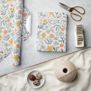 Levendig geel koraal geïllustreerde bloemen Botan Cadeaupapier