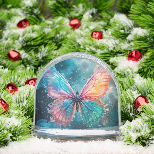 Levendig gekleurde vlinder met etherische vleugels sneeuwbol (Kerstmis)