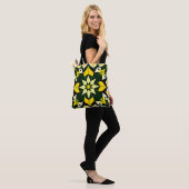 Levendig geometrisch bloemmotief tote bag (Op model)