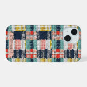 Levendig Geweven Plakken - Retro Boho Geruit Patro iPhone 15 Case (Achterkant horizontaal)