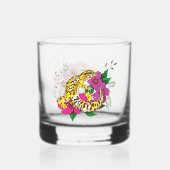 Levendig groene speelse luipaardgekko bloemstuk whisky glas (Achterkant)