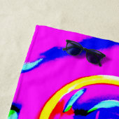 Levendig kleurrijk neonpatroon strandlaken (In situ)