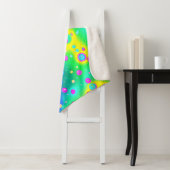 Levendig neon blaze patroon sherpa deken (In situ)