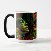 Levendig neonvrouwenkop, realistische kunst magische mok (Links)