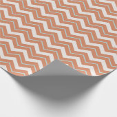 Levendig oranje en wit chevronontwerp cadeaupapier (Hoek)