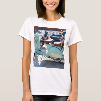 Levendig oude scooter t-shirt