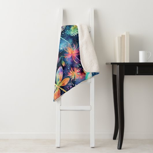 Levendig patroon van libellen sherpa deken (In situ)