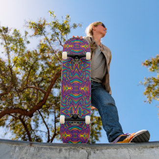 Levendig psychedelisch stroompatroon persoonlijk skateboard