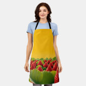 Levendig Rood Aardbeiveld Schort (Gedragen)