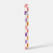 Levendig schaakbordpatroon iPhone 15 case (Linkerkant)