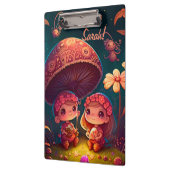 Levendig schattige elven spelen onder paddenstoele klembord (Links)