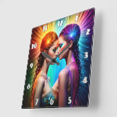 Levendig tweelingportret met dramatische verlichti vierkante klok (Hoek)