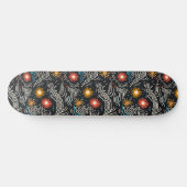 Levendige Abstracte bloemengolven op zwart Persoonlijk Skateboard (Horizontaal)